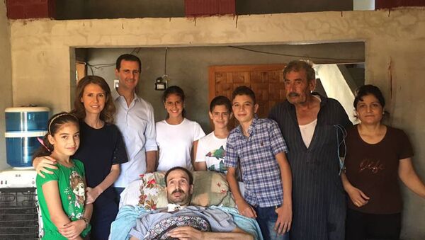 بشار الأسد يزور وعائلته عددا من جرحى الجيش في قراهم بريف حمص - سبوتنيك عربي