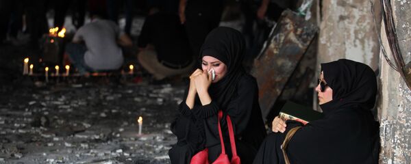 نساء عراقيات تبكي مكان الاتفجار في حي الكرادة  ببغداد الذي وقع في 3 يوليو\ تموز، الصورة تعود إلى 6 يوليو\ تموز 2016 - سبوتنيك عربي
