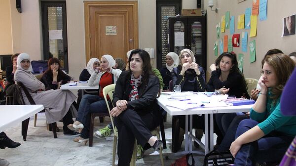 نساء سوريات... من أجل أطفالهم حياتهم متوقفة على القليل من النقود - سبوتنيك عربي