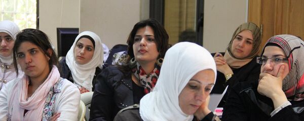 نساء سوريات... من أجل أطفالهم حياتهم متوقفة على القليل من النقود - سبوتنيك عربي