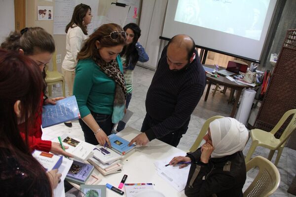 نساء سوريات... من أجل أطفالهم حياتهم متوقفة على القليل من النقود - سبوتنيك عربي