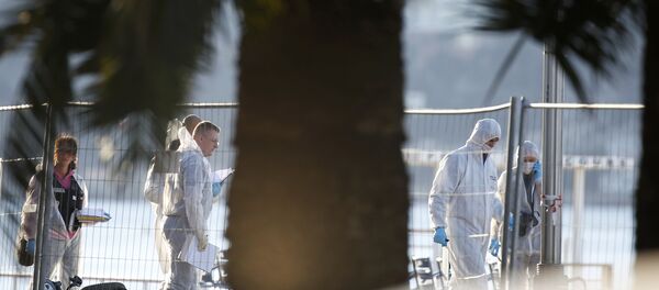 قوات الشرطة الفرنسية وفريق التحقيق في نيس - سبوتنيك عربي