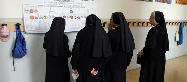 الراهبات الراقصات على شواطئ بولندا - سبوتنيك عربي