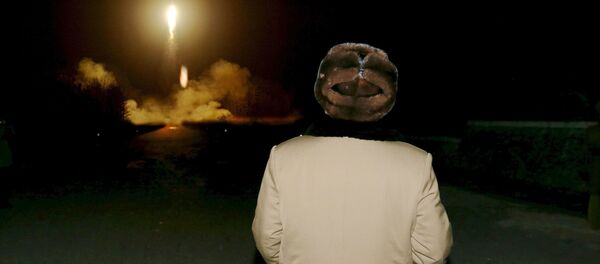 الرئيس الكوري الشمالي يشاهد إطلاق صاروخ - سبوتنيك عربي