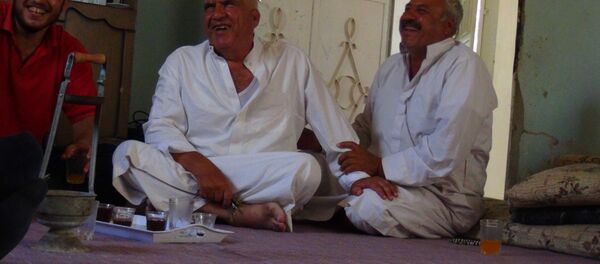 عبر سبوتنيك أهالي جبهات القتال في ريف السلمية يستهزئون بالدواعش بطريقتهم الخاصة - سبوتنيك عربي