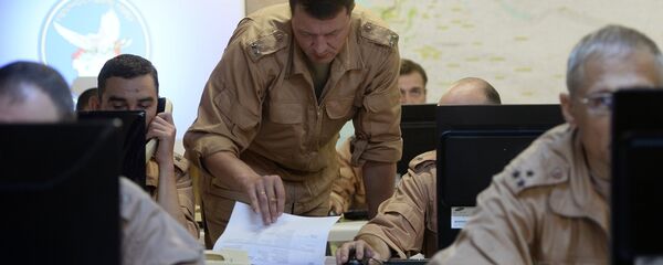 المركز الروسي لتنسيق التهدئة في سوريا في قاعدة حميميم الجوية - سبوتنيك عربي