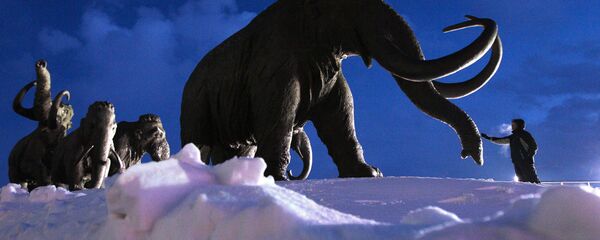 تمثال للماموث في ريف مدينة خانتي مانسيسكي في روسيا - سبوتنيك عربي