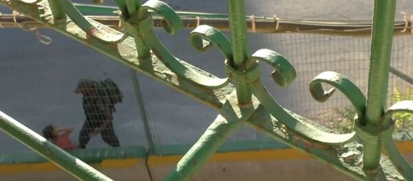 أزمة نفسية يتسبب بها جندي إسرائيلي لطفلة فلسطينية بعد سرقة دراجتها أزمة نفسية يتسبب بها جندي إسرائيلي لطفلة فلسطينية بعد سرقة دراجتها - سبوتنيك عربي