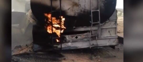 لحظة احتراق معدات ثقيلة لـداعش بعد القصف السوري - سبوتنيك عربي