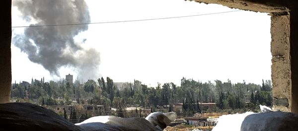 أدخنة تتصاعد فوق الحي الجنوبي السوري راموسة بمدينة حلب - سبوتنيك عربي