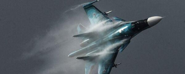 مقاتلة سو - 34 فى معرض ماكس 2015 مقاتلة سو - 34 فى معرض ماكس 2015 - سبوتنيك عربي