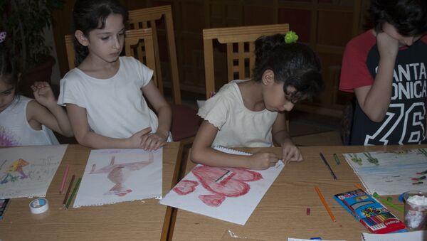 الرسم.. لمعالجة الأطفال السوريين من الواقع المرير - سبوتنيك عربي