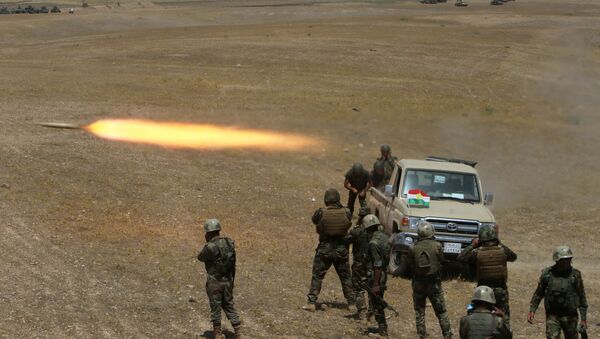 قوات البشمركة الكردية تطلق الصواريخ باتجاه مواقع إرهابيي تنظيم داعش في جنوب شرق الموصل، - سبوتنيك عربي