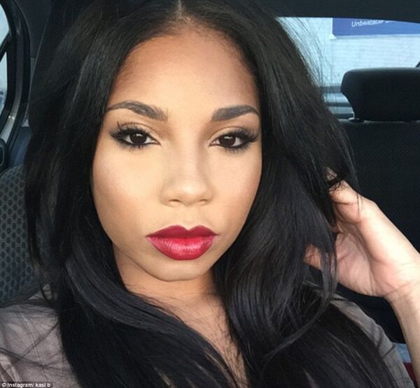 صديقة البطل الأولمبي بولت تسرق الأضواء من كارداشيان - سبوتنيك عربي