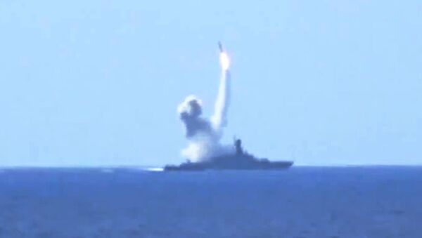 أعلنت وزارة الدفاع الروسية، أن السفن الصاروخية التابعة لأسطول البحر الأسود اطلقت صواريخ كاليبر على أهداف جبهة النصرة في سوريا - سبوتنيك عربي