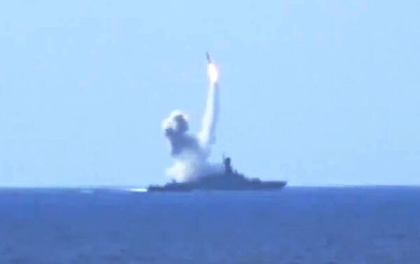 أعلنت وزارة الدفاع الروسية، أن السفن الصاروخية التابعة لأسطول البحر الأسود اطلقت صواريخ كاليبر على أهداف جبهة النصرة في سوريا - سبوتنيك عربي