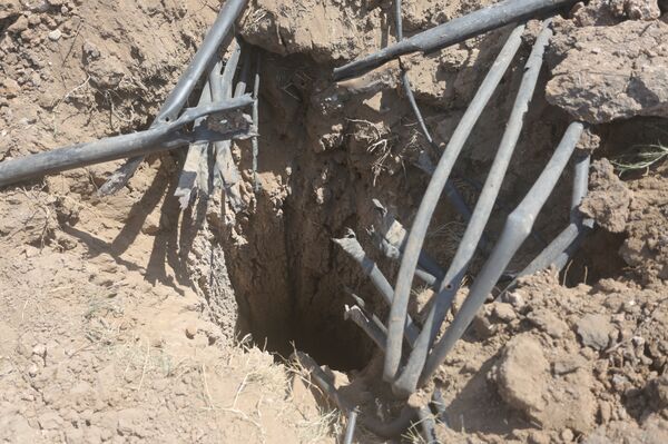 تصعيد عسكري إسرائيلي على قطاع غزة - آثار قصف طائرات ومدافع الجيش الإسرائيلي تصعيد عسكري إسرائيلي على قطاع غزة - آثار قصف طائرات ومدافع الجيش الإسرائيلي - سبوتنيك عربي