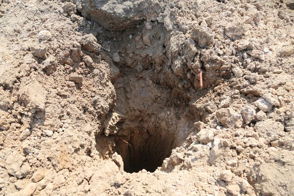 تصعيد عسكري إسرائيلي على قطاع غزة - آثار قصف طائرات ومدافع الجيش الإسرائيلي تصعيد عسكري إسرائيلي على قطاع غزة - آثار قصف طائرات ومدافع الجيش الإسرائيلي - سبوتنيك عربي