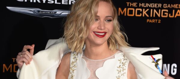 الممثلة جينيفر لورينس خلال العرض الأول لفيلمها The Hunger Games: Mockingjay - Part 2 ، لوس أنجيلوس 16 نوفمبر/ تشرين الثاني 2015. - سبوتنيك عربي