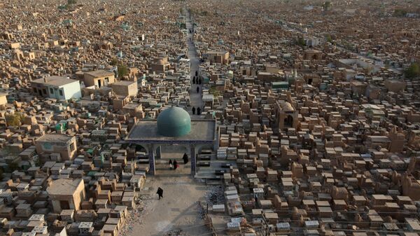 مقبرة وادي السلام بمحافظة النجف العراقية، حيث مرقد الإمام علي بن أبي طالب عليه السلام، أكبر مقبرة في العالم - سبوتنيك عربي