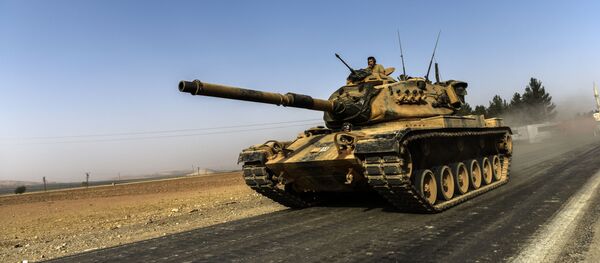 الدبابات التركية عبرت الحدود مع سوريا باتجاه مدينة جرابلس في إطار عملية درع الفرات لمحاربة تنظيم داعش - سبوتنيك عربي
