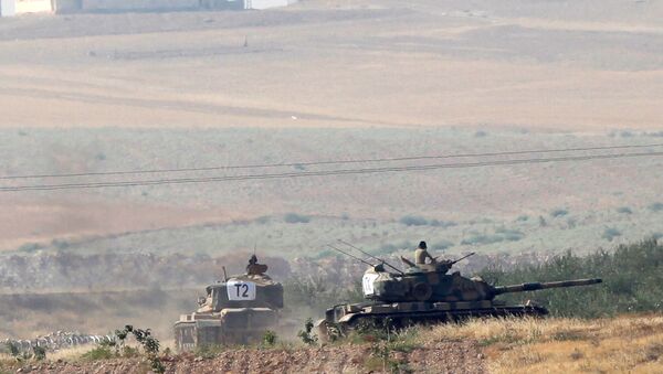 الدبابات التركية عبرت الحدود مع سوريا باتجاه مدينة جرابلس في إطار عملية درع الفرات لمحاربة تنظيم داعش - سبوتنيك عربي