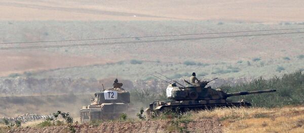 الدبابات التركية عبرت الحدود مع سوريا باتجاه مدينة جرابلس في إطار عملية درع الفرات لمحاربة تنظيم داعش - سبوتنيك عربي