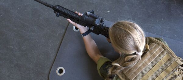 سيترموين، النرويج، 11 أغسطس/ آب 2016 - المجندات النرويجيات خلال التحقق من الجاهزية القتالية للقوات النرويجية. - سبوتنيك عربي