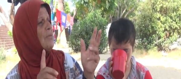 امرأة سورية تصلي من أجل الطيارين الروس امرأة سورية تصلي من أجل الطيارين الروس - سبوتنيك عربي