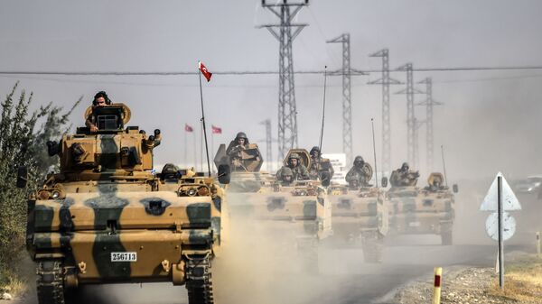 دبابات الجيش التركي على مشارف الحدود السورية التركية، وذلك قبيل الدخول ومحاربة الارهابيين في جرابلس السورية، 25 أغسطس/ آب 2016 - سبوتنيك عربي
