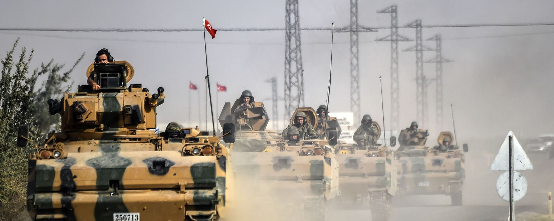 دبابات الجيش التركي على مشارف الحدود السورية التركية، وذلك قبيل الدخول ومحاربة الارهابيين في جرابلس السورية، 25 أغسطس/ آب 2016 - سبوتنيك عربي, 1920, 11.06.2022