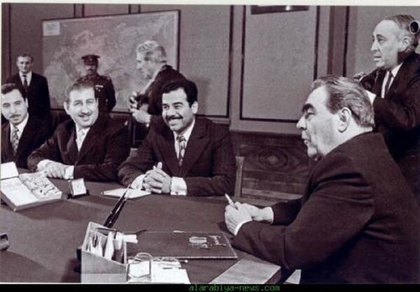 صورة أرشيفية للقاء الرئيس العراقي صدام حسين ورئيس الاتحاد السوفيتي نيكيتا خروشيوف - سبوتنيك عربي