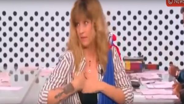 مذيعة تتعرى على الهواء - سبوتنيك عربي