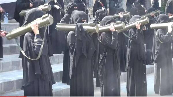 استعراض عسكري لكتيبة النساء الحوثية - سبوتنيك عربي