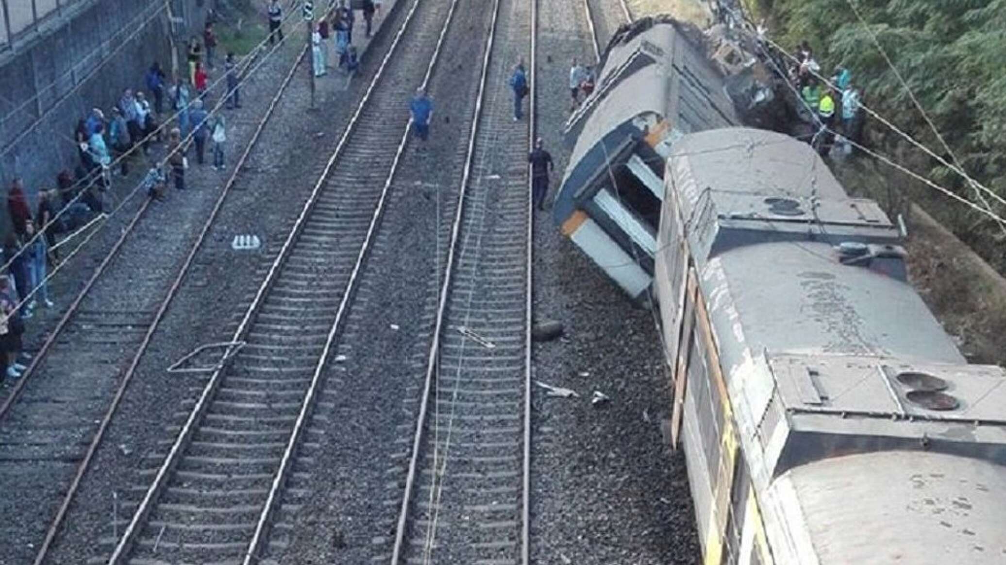 مصرع 10 أشخاص وإصابات 25 آخرين إثر حادث قطارين في إسبانيا