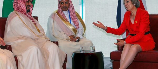 Britain's Prime Minister Theresa May (R) and Saudi Arabia's Deputy Crown Prince Mohammed bin Salman (L) meet ahead of G20 Summit in Hangzhou, Zhejiang province, China, September 4, 2016. - سبوتنيك عربي