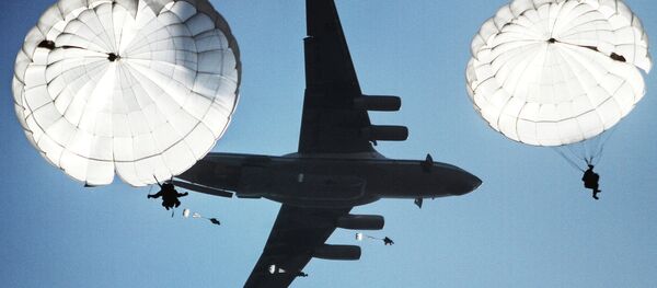 الإسقاط المظلي خلال تدريب الجنود المظليين - سبوتنيك عربي