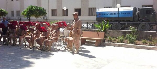 محافظة حمص حملة مساعدات انسانية روسية سورية مشتركة  في ريف حمص الغربي - سبوتنيك عربي