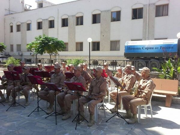 محافظة حمص حملة مساعدات انسانية روسية سورية مشتركة  في ريف حمص الغربي  - سبوتنيك عربي