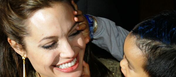 أنجلينا جولي مع ابنتها بالتبني فى إيطاليا - سبوتنيك عربي