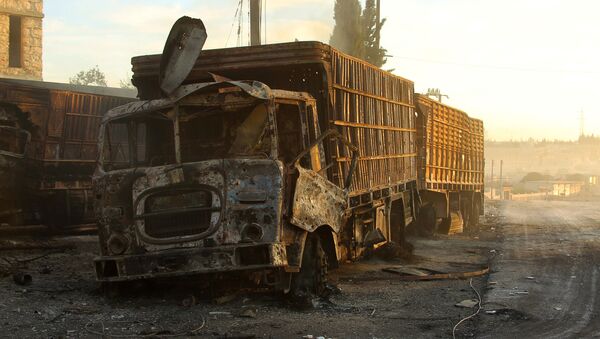 شاحنة مدمرة تابعة لقافلة المساعدات الإنسانية في ريف حلب - سبوتنيك عربي