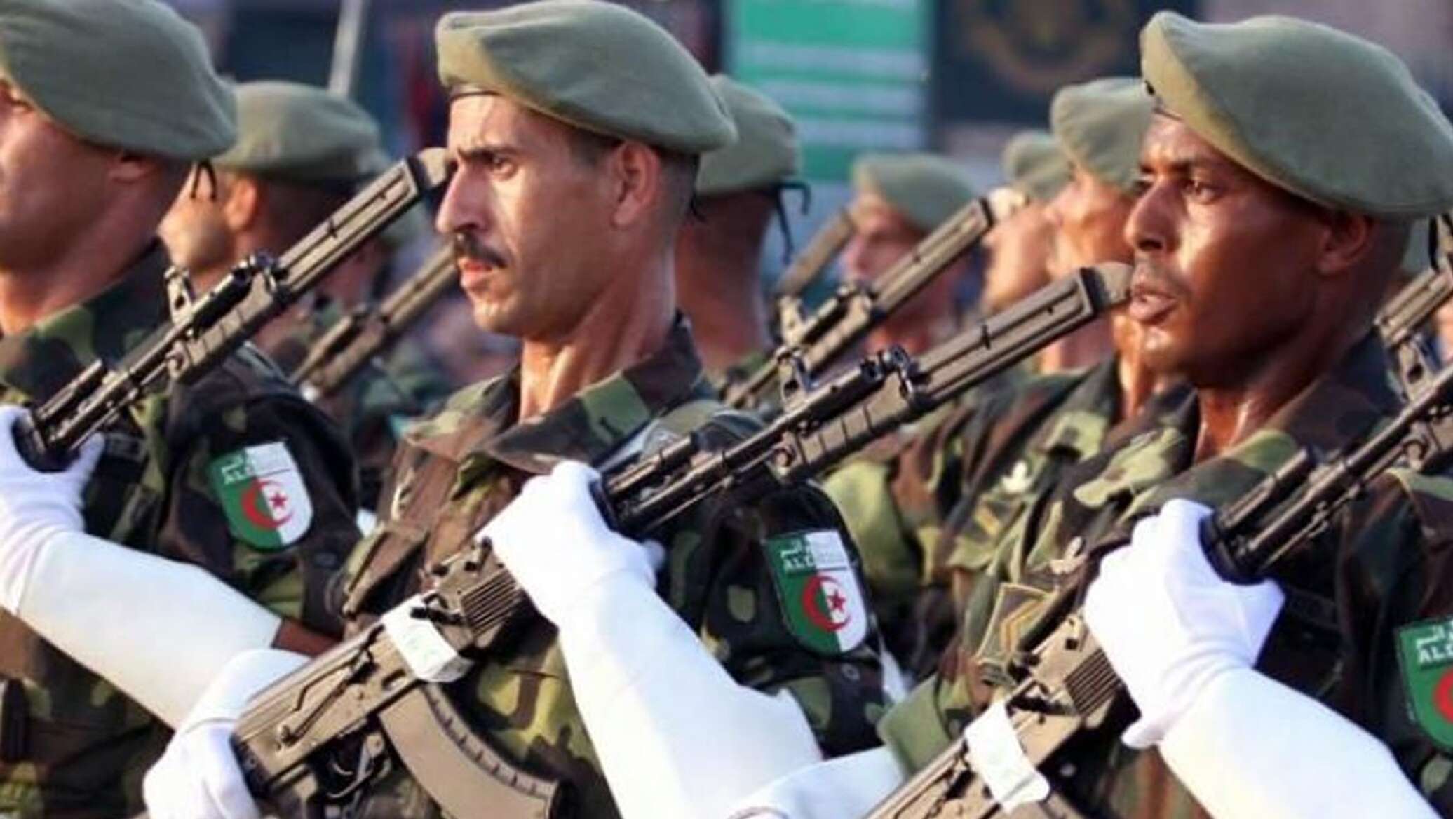 خطوة نحو الاصطفاف أم الاستقرار؟.. خبير أمني يوضح أبعاد الاتفاق الدفاعي بين الجزائر وتونس