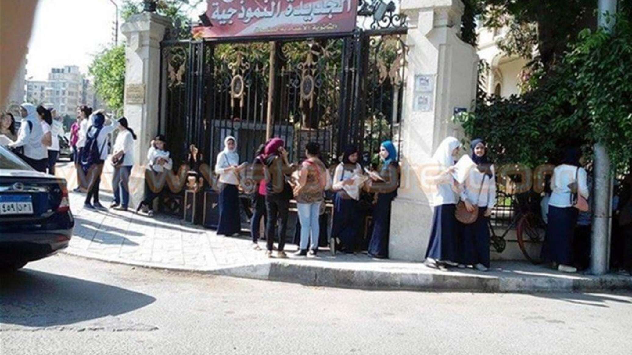 واقعة "صادمة" في مدرسة مصرية تثير جدلا واسعا... وقرار حكومي بفصل المتورطين