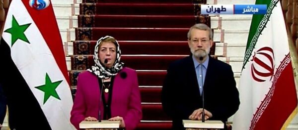 مؤتمراً صحفياً مشتركاً مع رئيسة مجلس الشعب السوري هدية عباس في طهران - سبوتنيك عربي