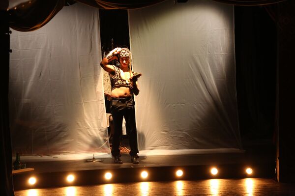 رقاص تونسي يستفز بيروت برقصه المشاكس وهو شبه عاري - سبوتنيك عربي