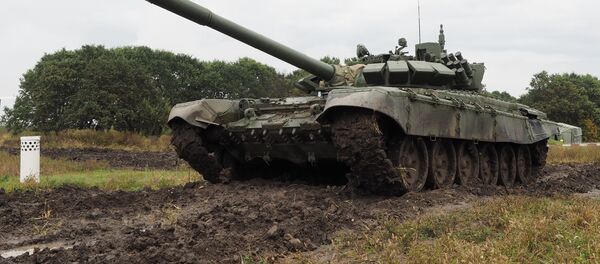 دبابة تي-72 ب.3  خلال التدريب الميداني في حقل عسكري مولكينو في منطقة كراسنودارسكي كراي، روسيا - سبوتنيك عربي