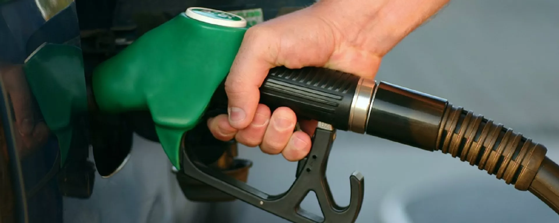 مضخة بنزين مضخة بنزين - سبوتنيك عربي, 1920, 24.03.2026