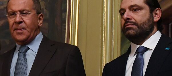 وزير الخارجية الروسية سيرغي لافروف خلال لقائه مع زعيم الحزب السياسي تيار المستقبل سعدالدين رفيق الحريري، 4 أكتوبر/ تشرين أول 2016 - سبوتنيك عربي