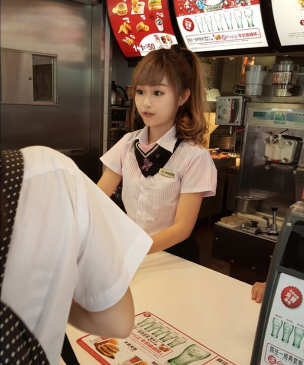 النادلة وي هان - سبوتنيك عربي