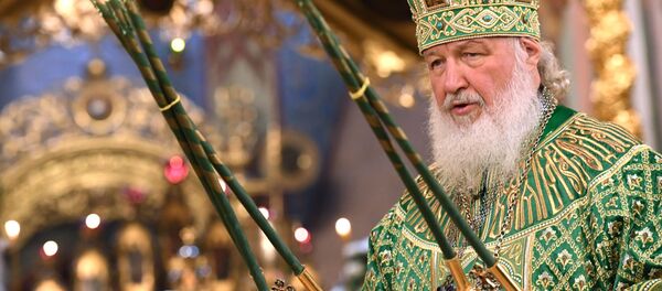 كيريل الأول أسقف الكنيسة الروسية الأرثوذكسية وبطريرك موسكو وعموم روسيا، خلال مراسم إحياء ذكرى القديس سرغيوس رادونيجيسكي في كنيسة سيرغييف-لافرا الثالوث، في سيرغييف بوساد - سبوتنيك عربي